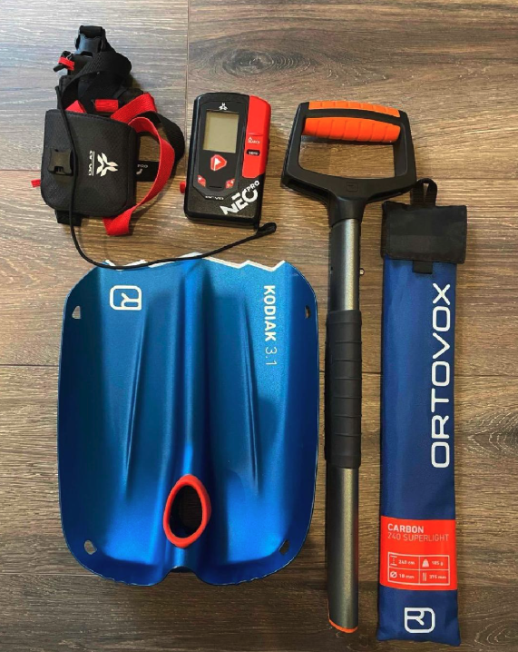 Lire la suite à propos de l’article Bien choisir son matériel de secours en avalanche